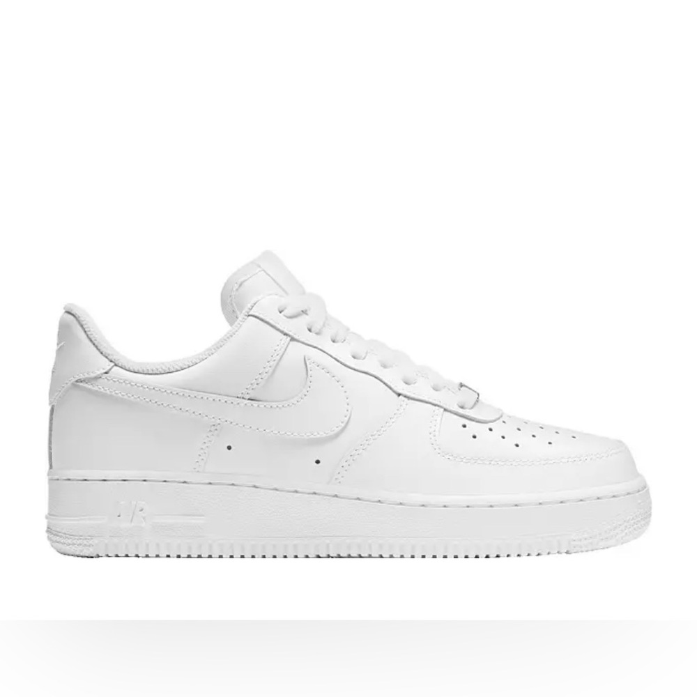 Women’s Nike Air Force 1 ‘07 Shoes - size 7.5